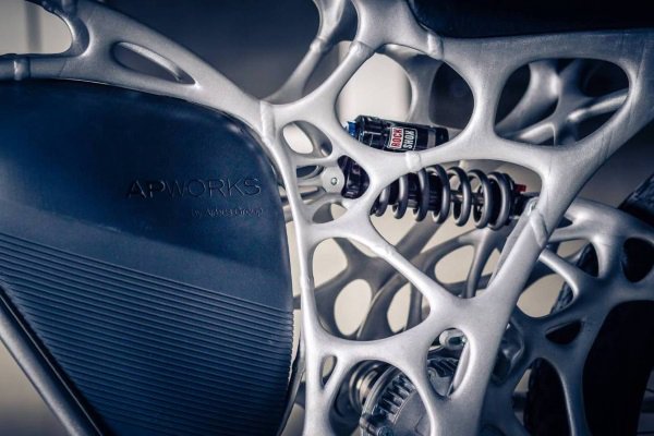 專(zhuān)治各種不服 價(jià)值36萬(wàn)人民幣的首輛3D打印摩托面世 3D打印摩托車(chē),3d打印技術(shù),3d打印模型,3d打印材料,3d打印是什么,3d打印筆